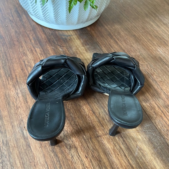 Bottega Veneta Lido Leather Mules - Picture 5 of 6